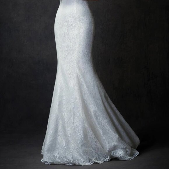 SAMPLE Chantilly Lace Backless Wedding Dress, Ivory Mermaid Fit and Flare Sexy - Picture 3 of 12